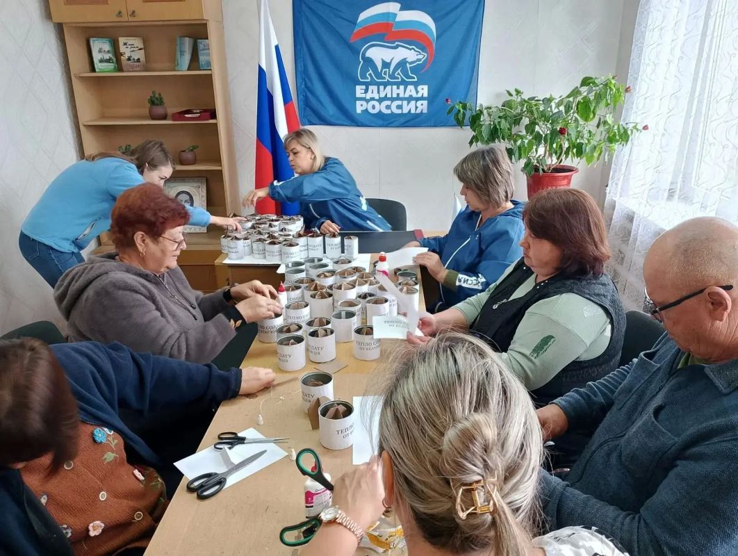 В административном здании посёлка Есауловка вновь зажглись огни добра — здесь прошёл мастеркласс по изготовлению окопных свечей в рамках акции «За Победу», инициированной ВПП «Единая Россия»