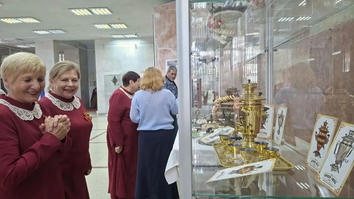 Самовары трех эпох: в Луганске открыли «Русское чаепитие»