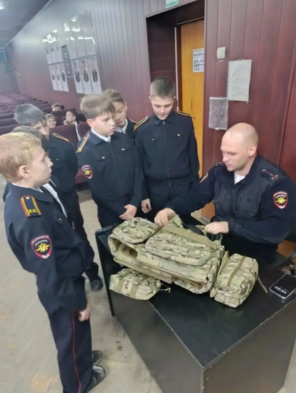Кадеты посетили Краснолучский отдел полиции и узнали о службе правоохранителей