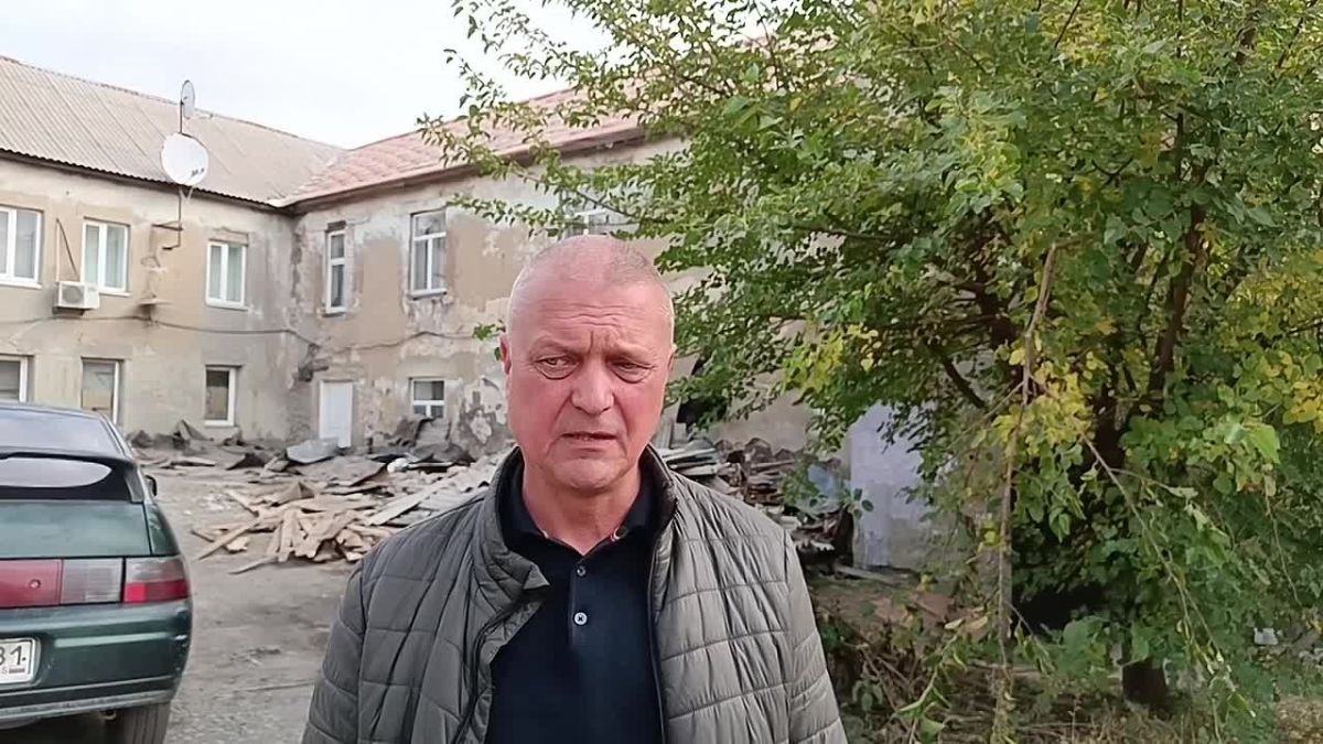 Андрей Рубанцов: В Ровеньках начат капитальный ремонт кровли Детской художественной школы В Детской художественной школе Ровеньков ведутся работы по капитальному ремонту кровли. Обновление здания стало возможным благодаря...