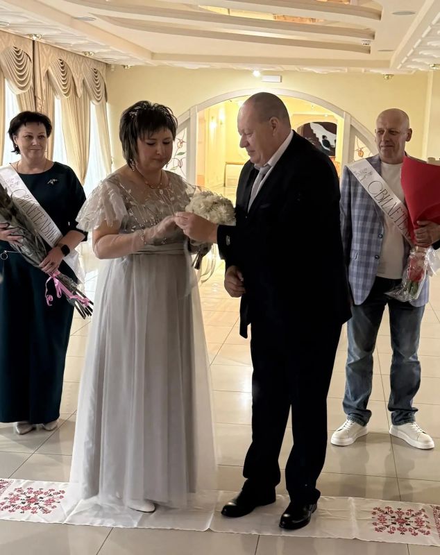 Серебряное сияние любви: в Луганске чествовали супругов Дюбиных