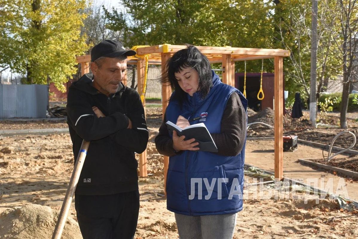 «Единая Россия» проинспектировала ход благоустройства парка Культуры и отдыха в Новопскове