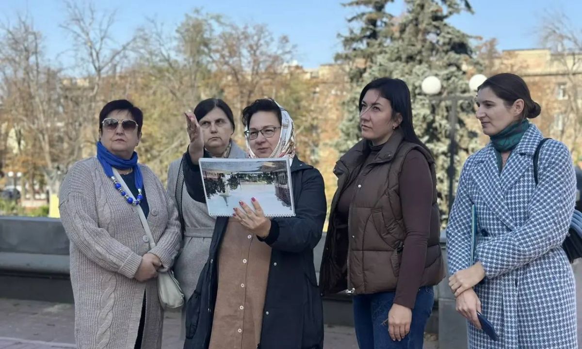 Штаб общественной поддержки организовал экскурсию по старому центру Луганска