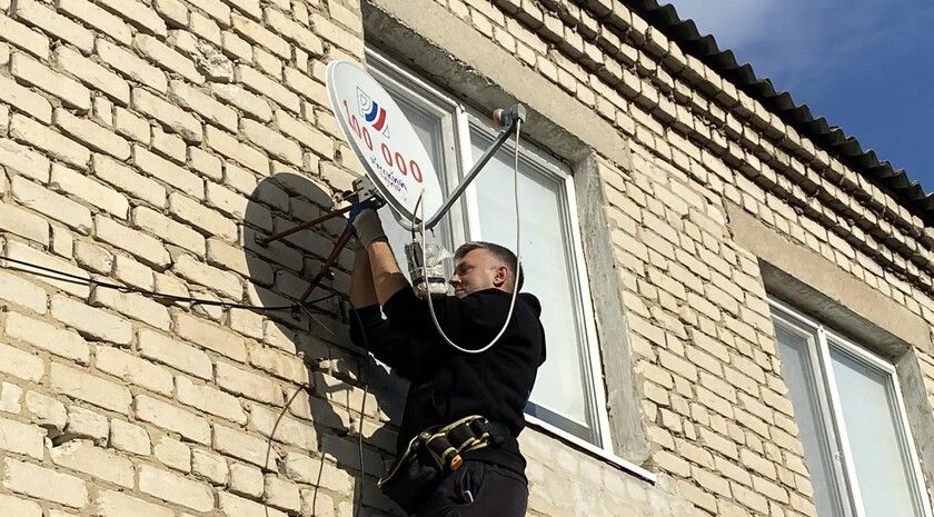 Стотысячный спутниковый комплект «Русский Мир» установили в ЛНР