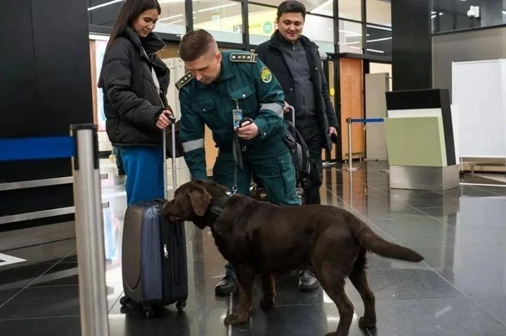 Леонид Пасечник поздравил таможенников ЛНР с 35-летием ФТС России