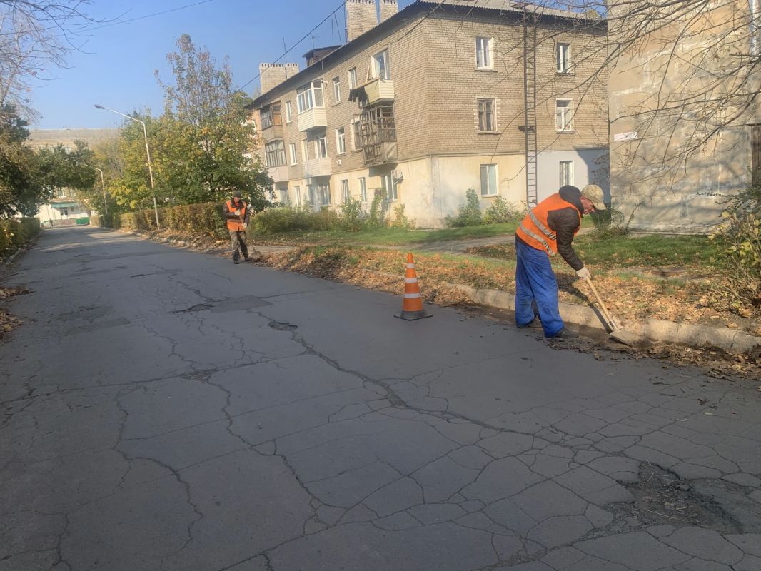 Продолжаются работы по благоустройству территорий в г. Молодогвардейске