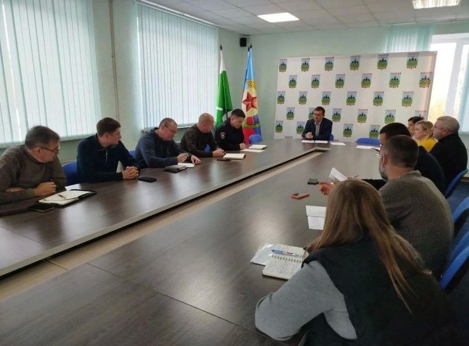 В рамках партийного проекта "Безопасные дороги" партии "Единая Россия" в Администрации города прошло заседание Комиссии по обеспечению безопасности дорожного движения