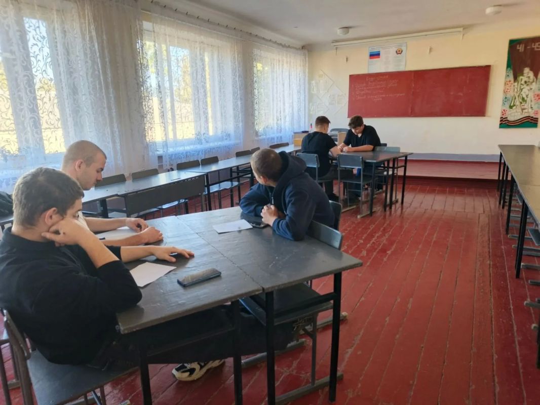 Для студентов Лутугинского колледжа прошел семинар, направленный на содействие занятости