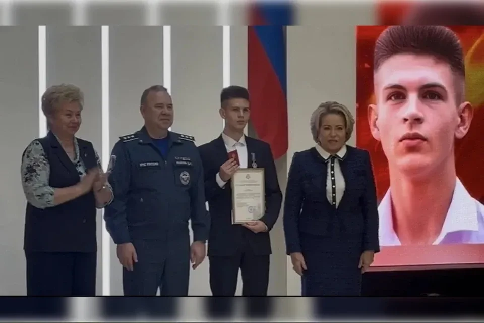 Не растерялся, когда друг подорвался на мине: 13-летний школьник из ЛНР спас товарища и получил награду в Совете Федерации