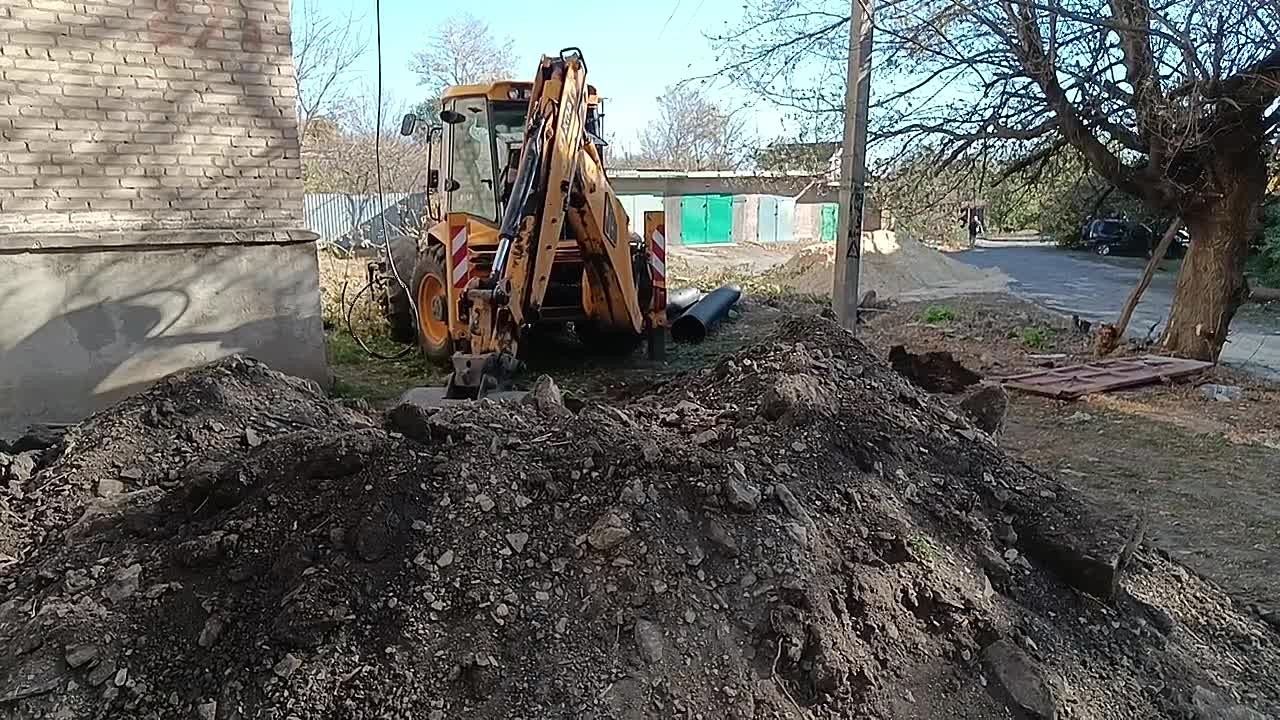 Республика Коми продолжает ремонт ливнёвки в Ровеньках В городском округе город Ровеньки продолжаются работы по ремонту системы водоотведения ливневых вод по адресу: г. Ровеньки, от переулка Крылова до ул. Ленина, д. № 131....