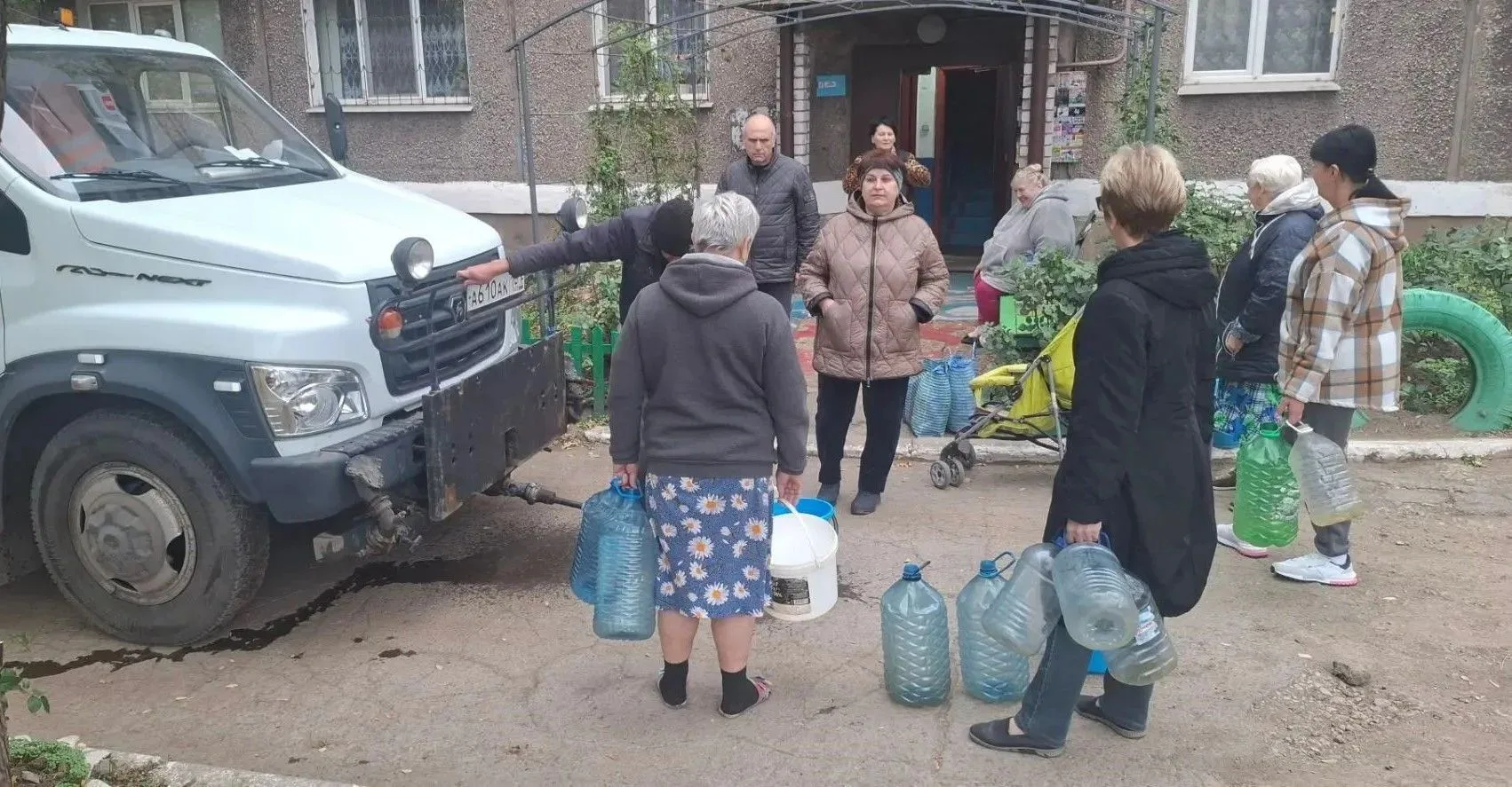 В Алчевске продолжается подвоз воды в микрорайоны города